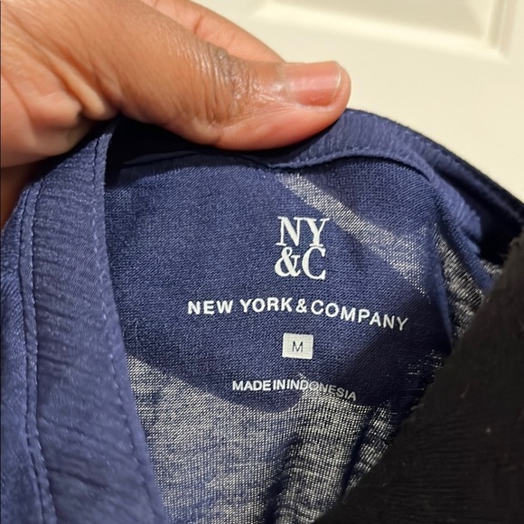 New York and Company Top Medium Navy Roll Tab Sleeve Henley Chiffon Front Rayon - Picture 3 of 11